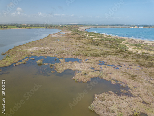 Foto Swamp and saline lake Pantano Sichilli, Mediterranean Sea, Tonnara di Vendicari,