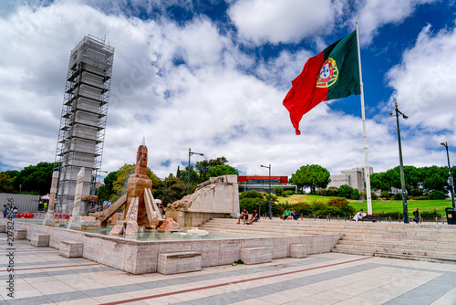 Принти на полотні City square with monuments Eduardo VII Park in Lisbon, Portugal, people outdoors