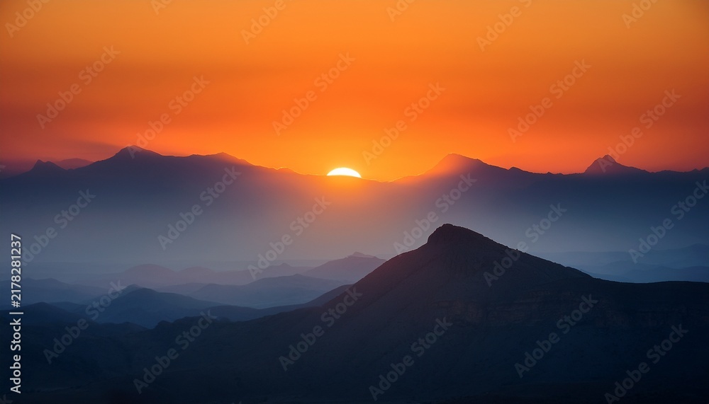 Naklejka premium Smoky Sunset Behind Mountain