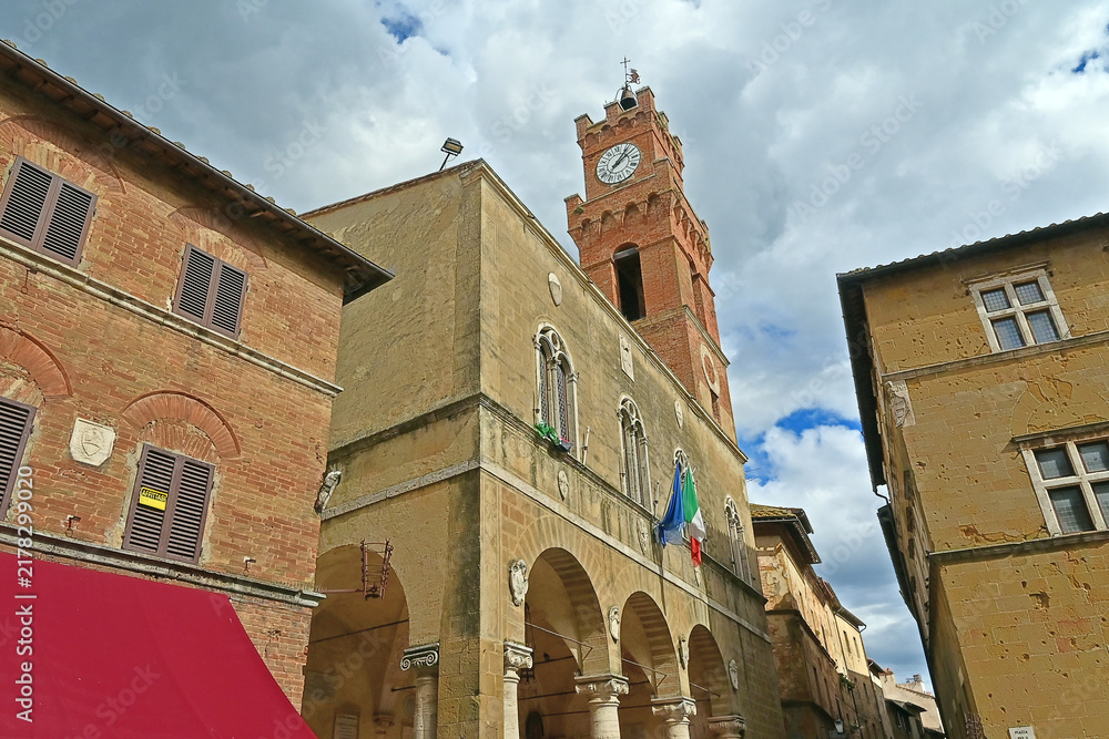 Obraz premium Pienza, the Town Hall in Piazza Pio II, Val d'Orcia, Tuscany, Italy