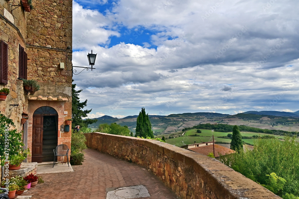 Obraz premium Pienza, the countryside and hills of the Val d'Orcia from the city walls, Val d'Orcia, Tuscany, Italy