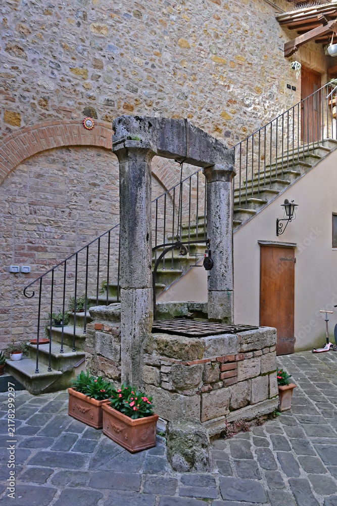 Obraz premium San Quirico d'Orcia, the internal courtyard of the Spedale della Scala, Siena, Val d'Orcia, Tuscany, Italy