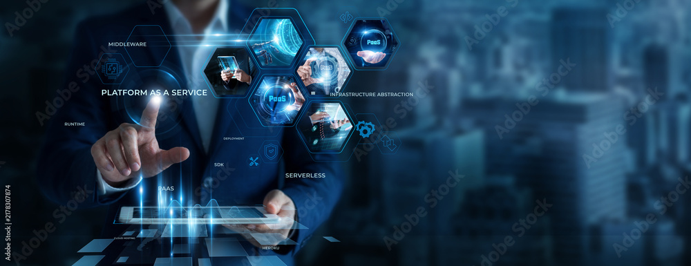 Foto Businessman Using Tablet for Analyzing PaaS Data