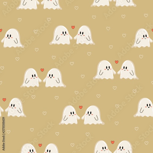 Seamless Halloween pattern with pairs of smiling ghost characters, red hearts and hand-drawn heart outlines on a warm beige background.