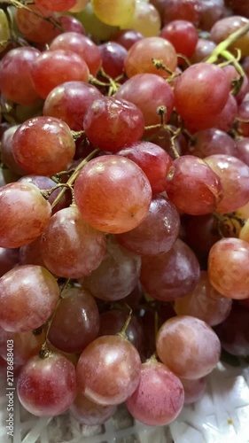bunch of red grapes	
