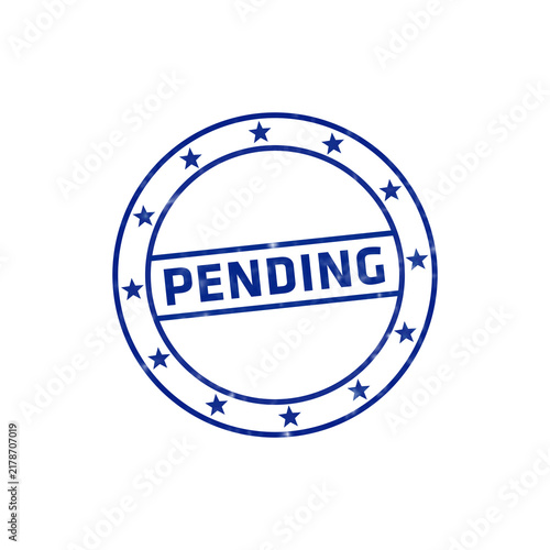 Foto A blue circular stamp with the word pending written in the center, surrounded by