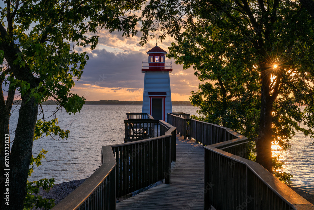 Obraz premium sunset view of kentucky lake