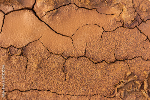 Konstfotografi Detailed close-up of parched cracked clay surface with deep fissures showing ari