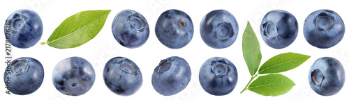 Tapety artystyczne Fresh blueberries and green leaves isolated on white, set