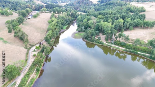 Vidéo aérienne du plan d’eau de Saint-Clément dans l’Allier en Auvergne