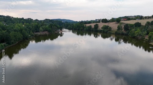 Vidéo aérienne du plan d’eau de Saint-Clément dans l’Allier en Auvergne