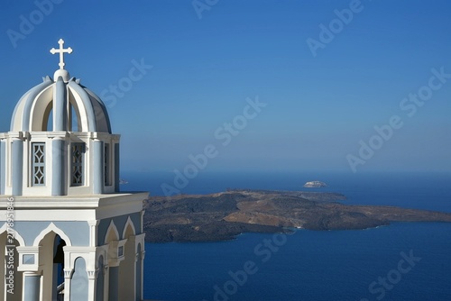 Cuadro en lienzo Landscape with scenic bell tower view of the Neo-Baroque style St