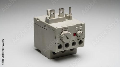 Thermal overload relay with adjustment dial and reset control