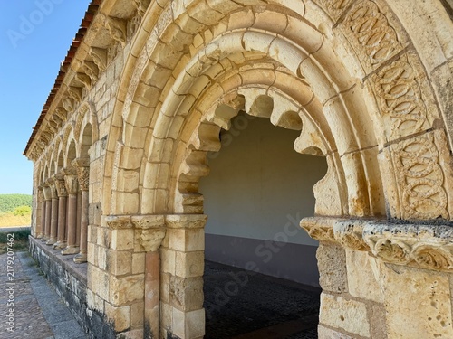 фотографія San juan de rabanera church romanesque arches and stone columns