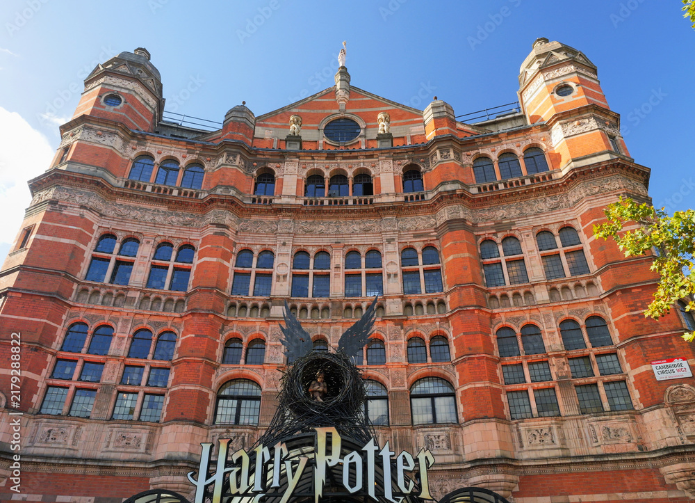 Obraz premium London, UK - October 28 2025: The Palace Theatre, a historic building known for its distinctive red-brick facade, currently home to the play Harry Potter and the Cursed Child