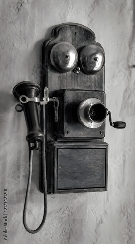 The 1910s Antique Crank Wall Telephone