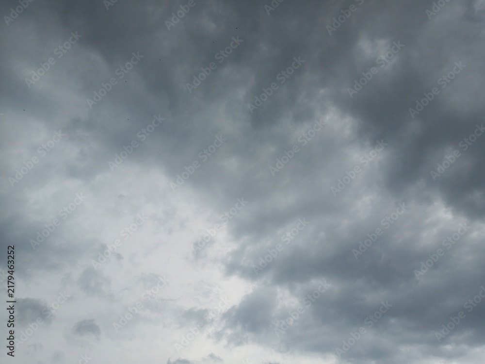Obraz premium Dark moody overcast sky filled with heavy grey storm clouds before rainfall