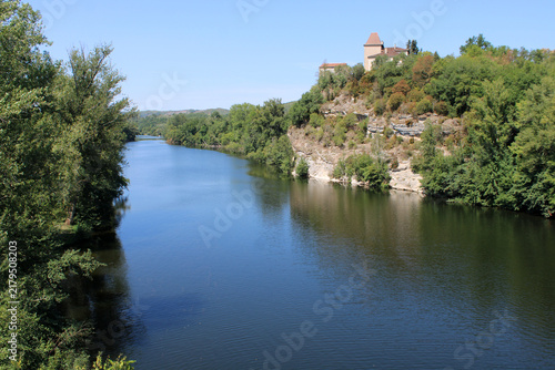 Konstfotografi Vue panoramique sur la rivière Lot, les falaises calcaires et le château de Doue