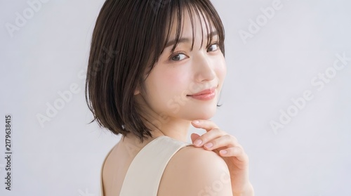 Obraz w ramie ナチュラルなボブヘアの女性の美容ポートレート