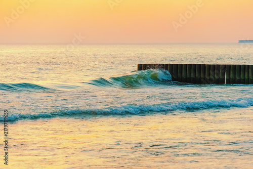 Konstfotografi Sunset twilight over sea wooden breakwater