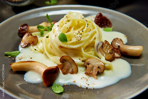 Pasta mit Champignon Sahnesauce und Pfeffer
