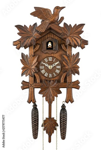 Traditionelle Kuckucksuhr aus Holz mit geschnitztem Vogel und Tannenzapfen