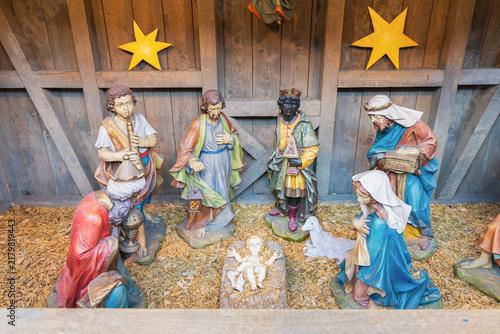 Fotografía Nativity scene with Christ Child, Mary, Three Wise Men and shepherds