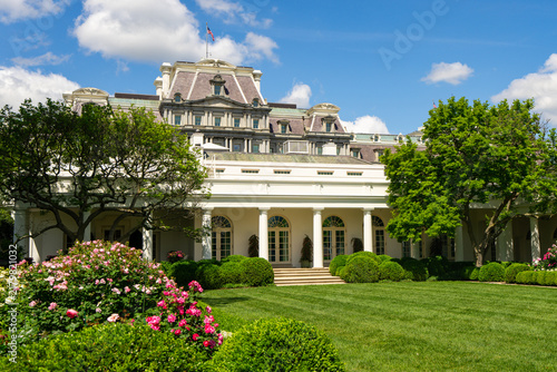 фотографія The White House is conic symbol of USA