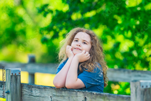Foto Portrait of thoughtful child