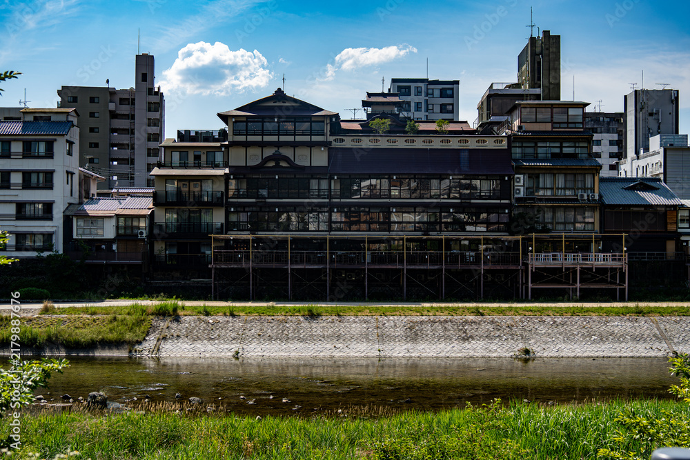 Fototapeta premium old building in the city of kyoto riverfront