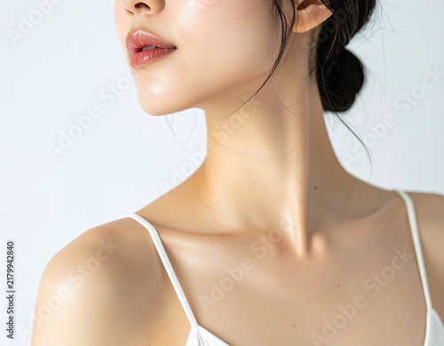 Tapety artystyczne 女性のデコルテと首元