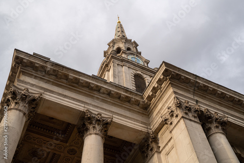 Foto Historic Church Tower With Ornate Columns Under Cloudy Sky
