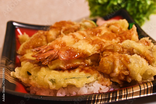 具だくさんの天丼
