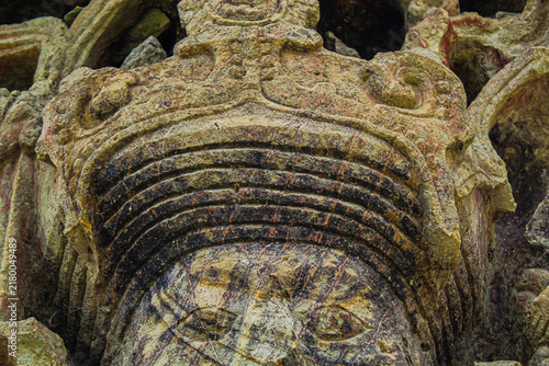 Konstfotografi Mayan Stela B detail of ruler 18 Rabbit gaze and ceremonial headdress stone carv