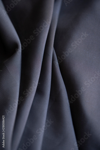 tela con pliegues y dobleces azul