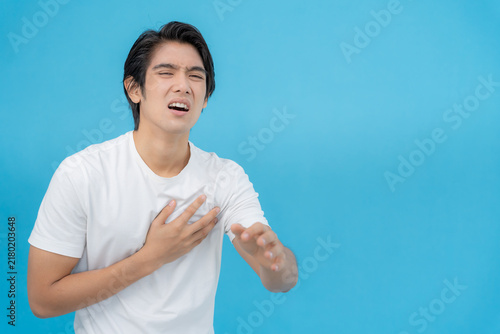 Fotografía hand hold chest with heart attack symptoms, man have chest pain caused by heart