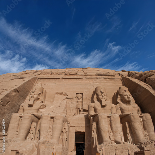 Fotografía The Great Temple of Ramesses II and Lake Nasser in Abu Simbel temples