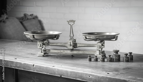 The 1920s Antique Brass Balance Scale