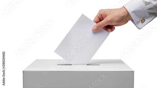 Foto Man s hand in white shirt sleeve dropping blank ballot into white ballot box, is