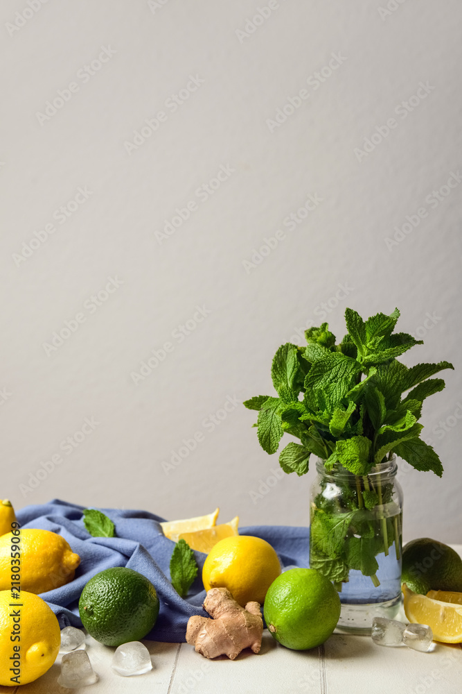 Obraz premium Ingredients for preparing lemonade on white tile table
