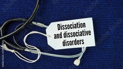 Konstfotografi Stethoscope and paper tag with the words Dissociation and dissociative disorders
