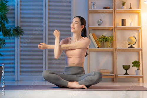 女性　ストレッチ