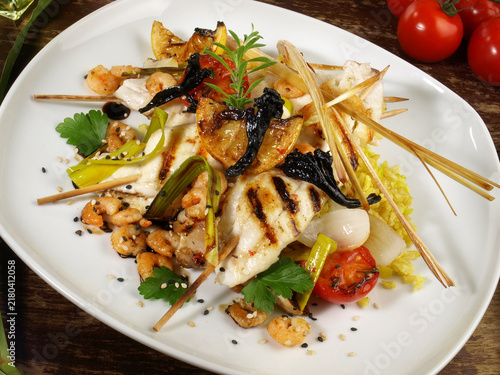 Fischfilets auf Curryreis mit Gemüse