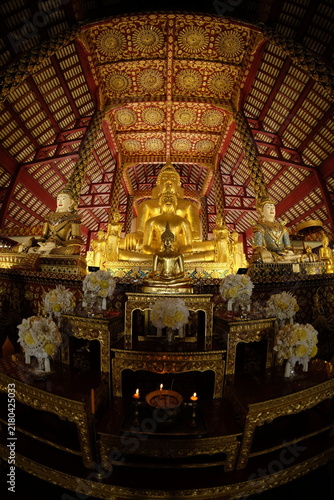 interior of the wat suan dok church