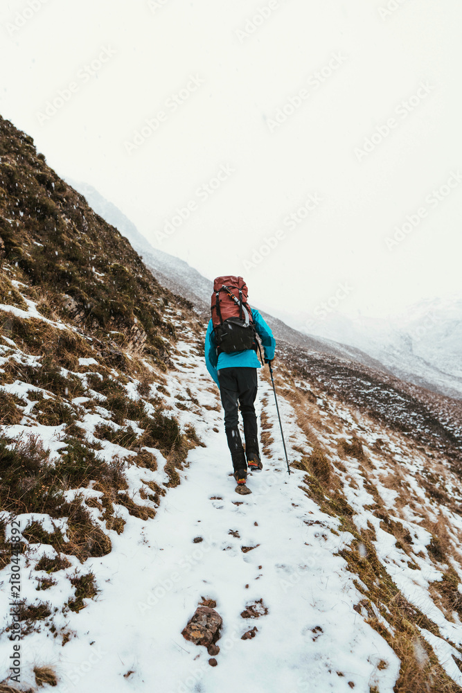Obraz premium Mountaineer climbing Forcan Ridge in Glen Shiel, Scotland