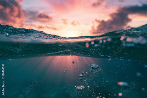 Obraz na płótnie Split shot underwater and above water surface composition at sunset