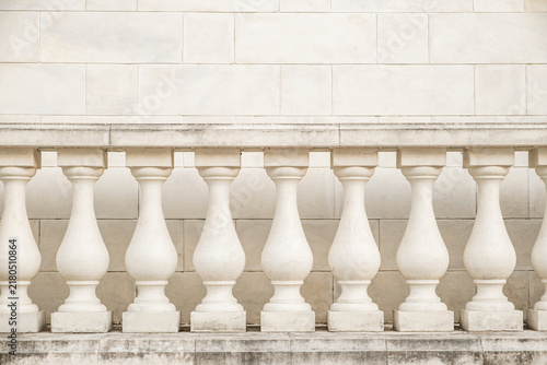 Fotografie balustrade and decorative fence with white balusters