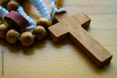 Cuadro en lienzo Holy Rosary with customizable space for text or religious message