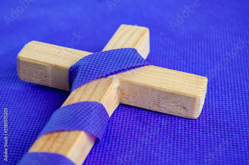 Fotografía Holy wooden Cross representing Christian faith and repentence.