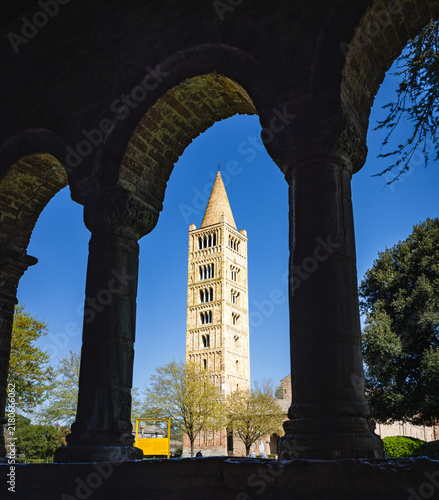 Canvastavla Pomposa Abbey bell tower framed by cloister arches
